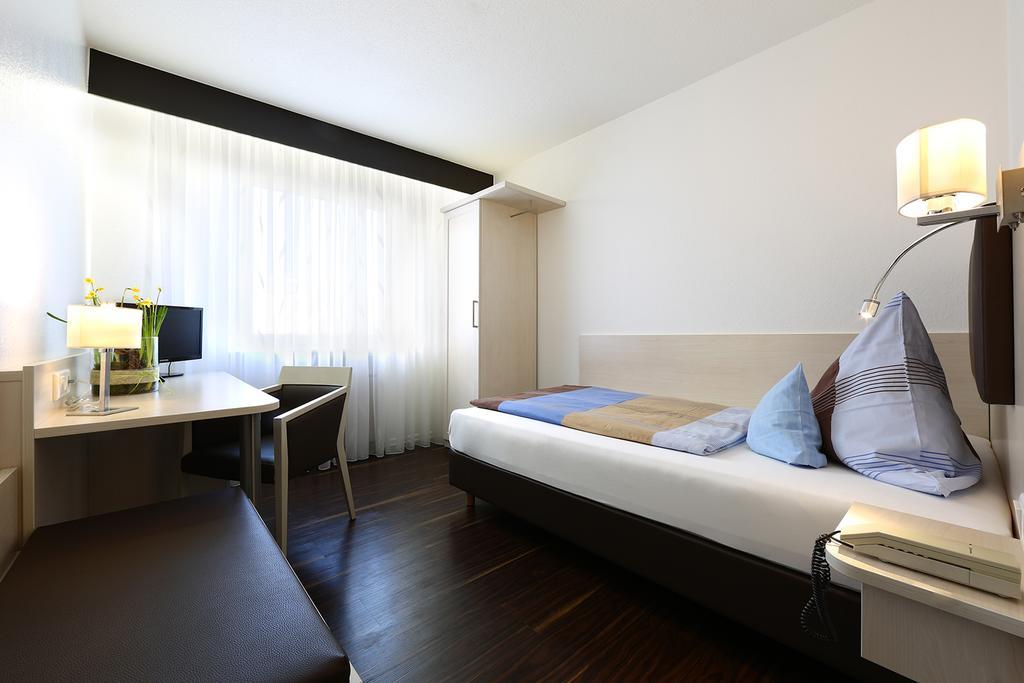 פאדרבורן Hotel Kaiserpfalz מראה חיצוני תמונה