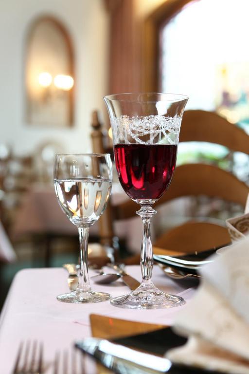 פאדרבורן Hotel Kaiserpfalz מראה חיצוני תמונה