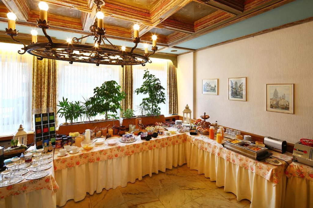 פאדרבורן Hotel Kaiserpfalz מראה חיצוני תמונה