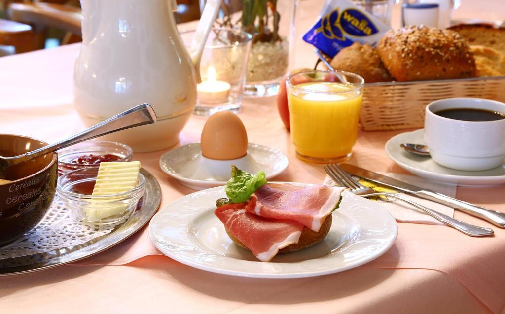 פאדרבורן Hotel Kaiserpfalz מראה חיצוני תמונה
